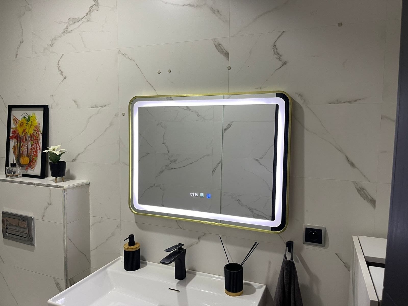 Miroir LED Rectangulaire Arrondi – Cadre Doré