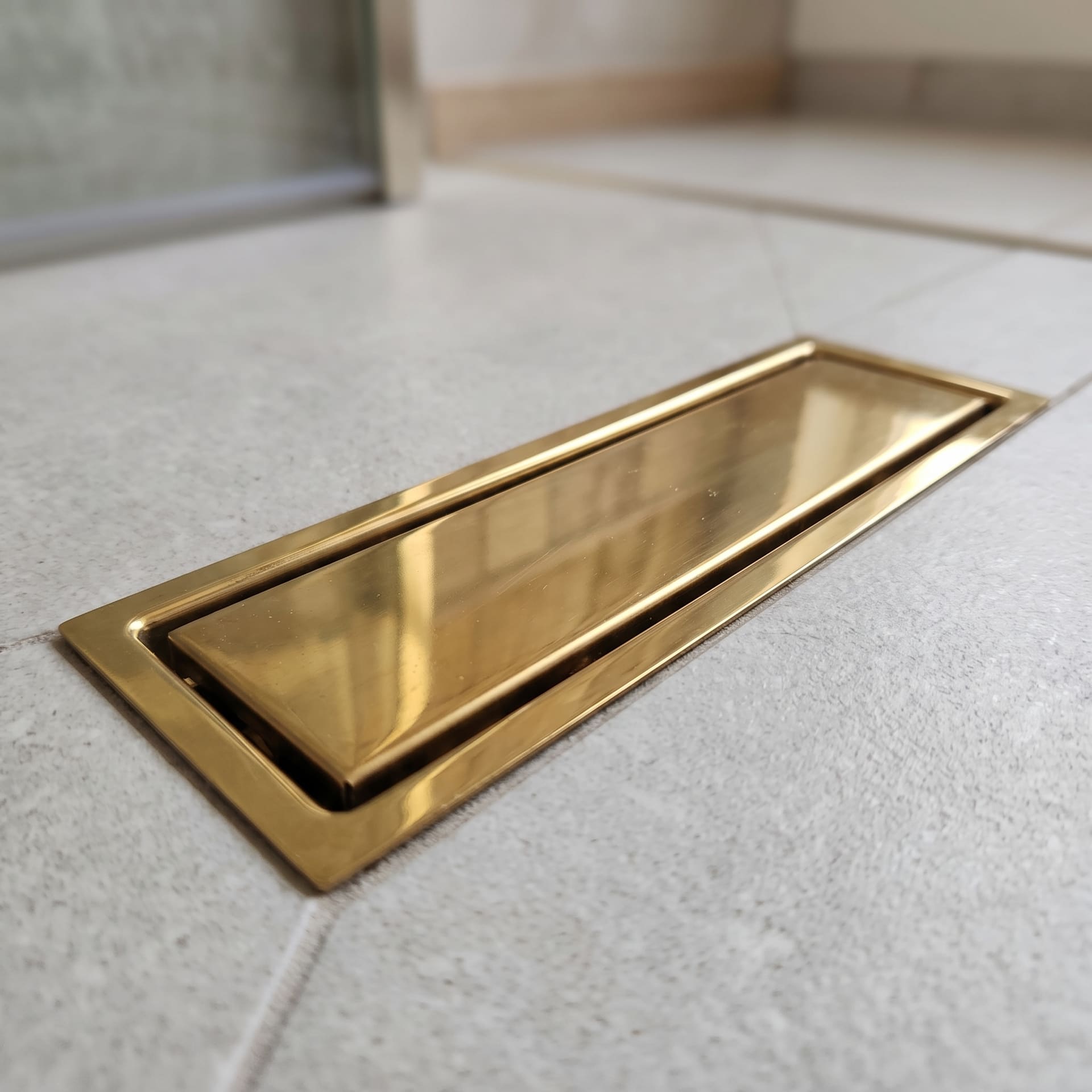 Siphon de sol linéaire en acier inoxydable doré – 30x9 cm   