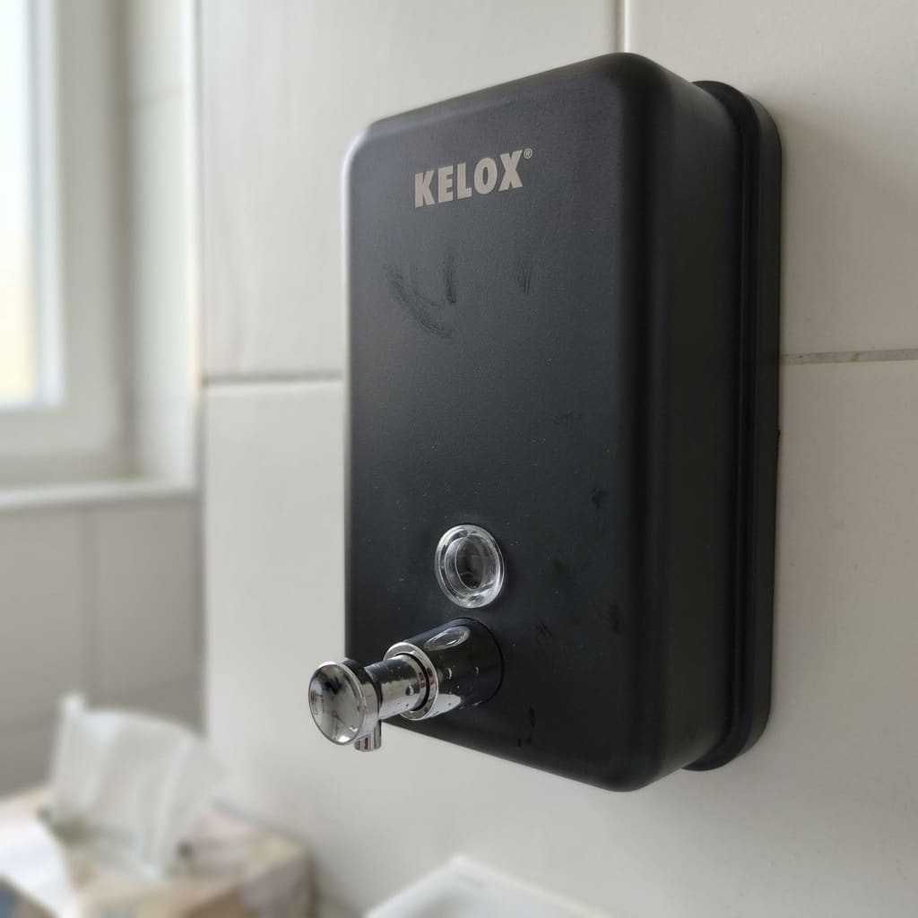 Distributeur de Savon Liquide Mural Noir Mat – KELOX   