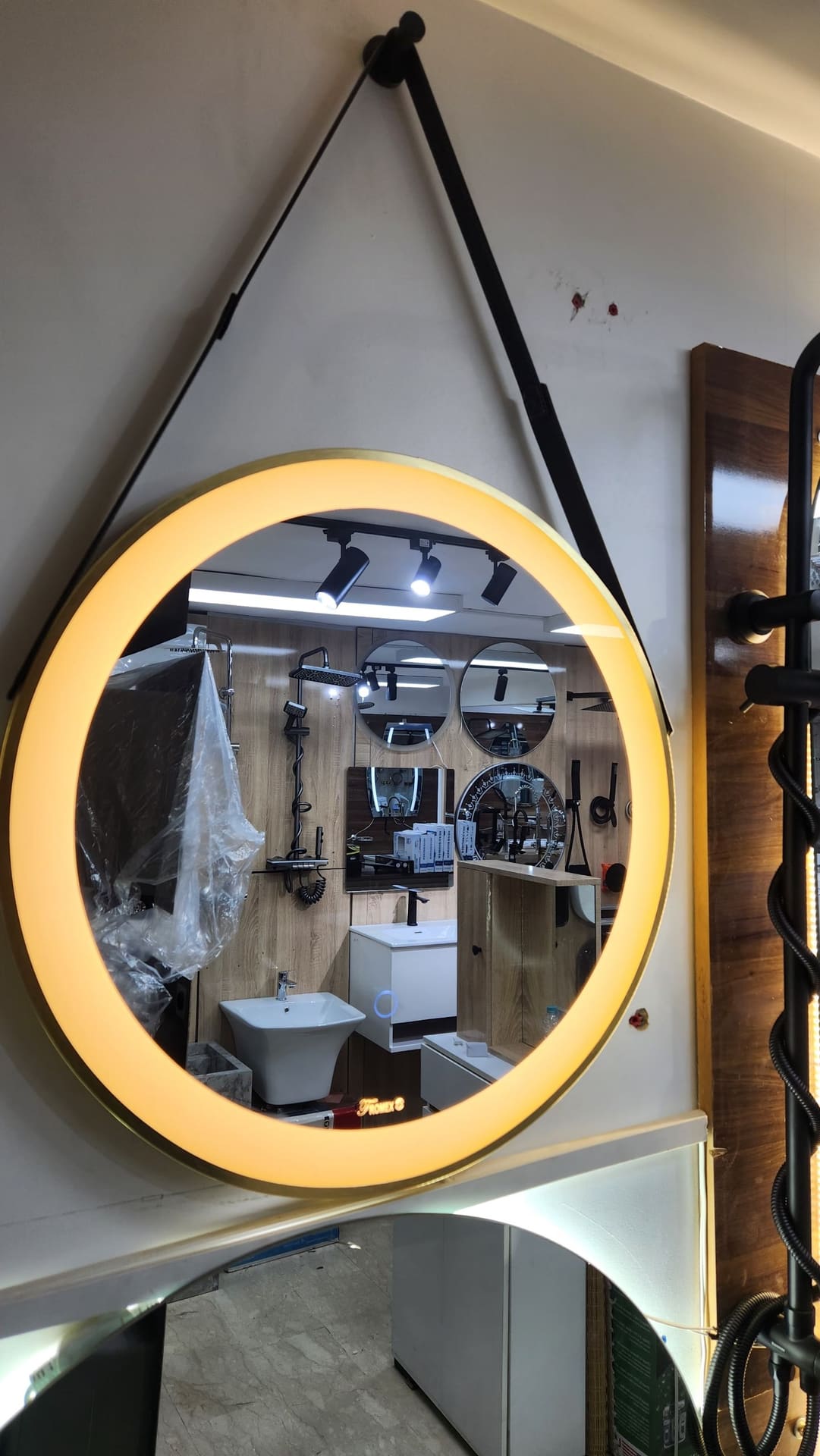 Miroir Rond LED Suspendant Cadre Doré Brossé – Fromex SM   