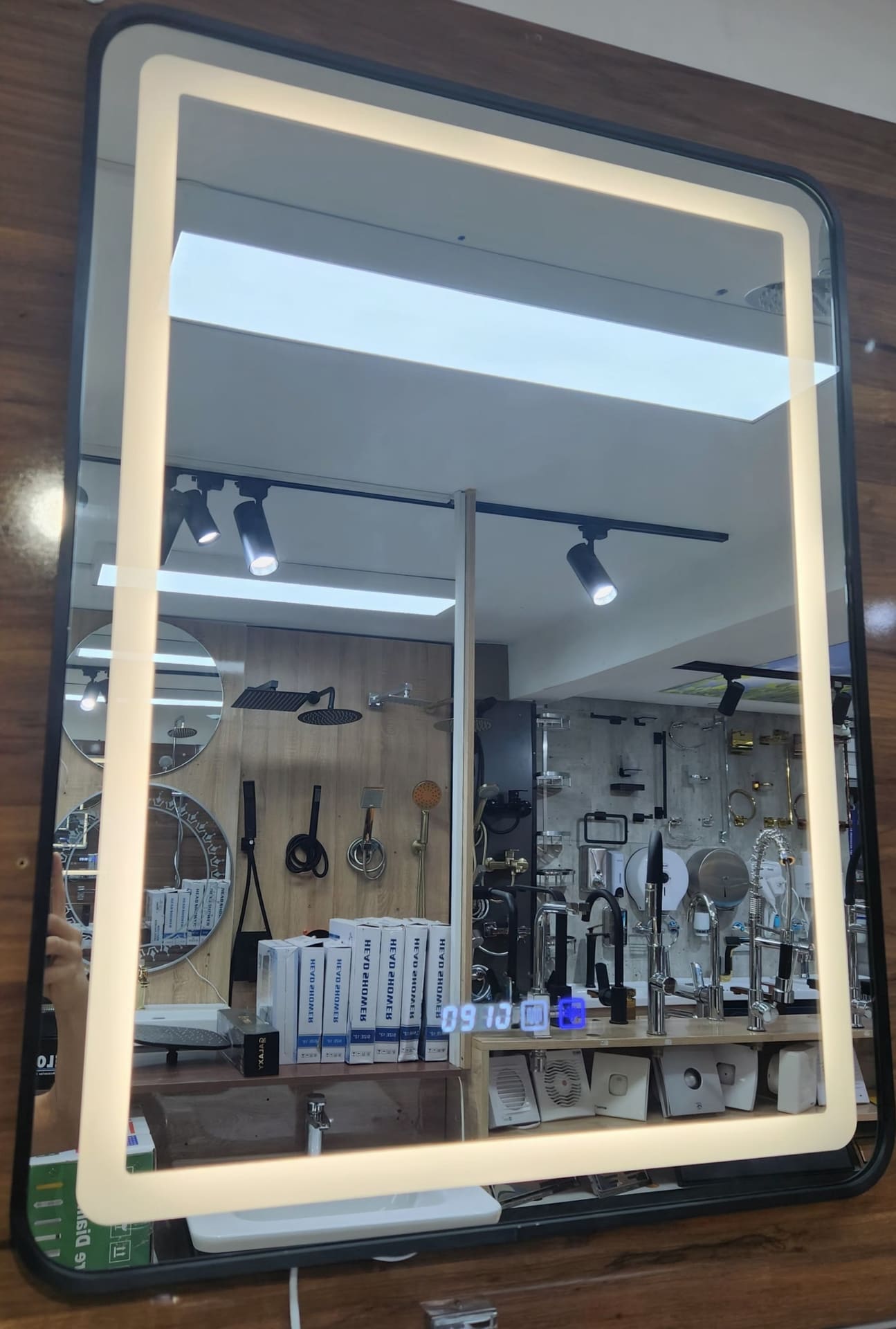 Miroir Rectangulaire LED Intelligent Cadre Noir Mat avec Écran Digital